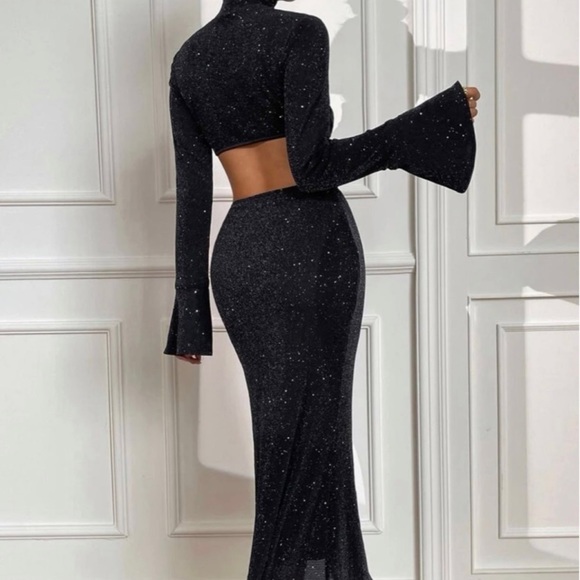 NEW!!! Dress High Neck Flounce
Sleeve Crop Top With Mermaid Skirt - Picture 2 of 5